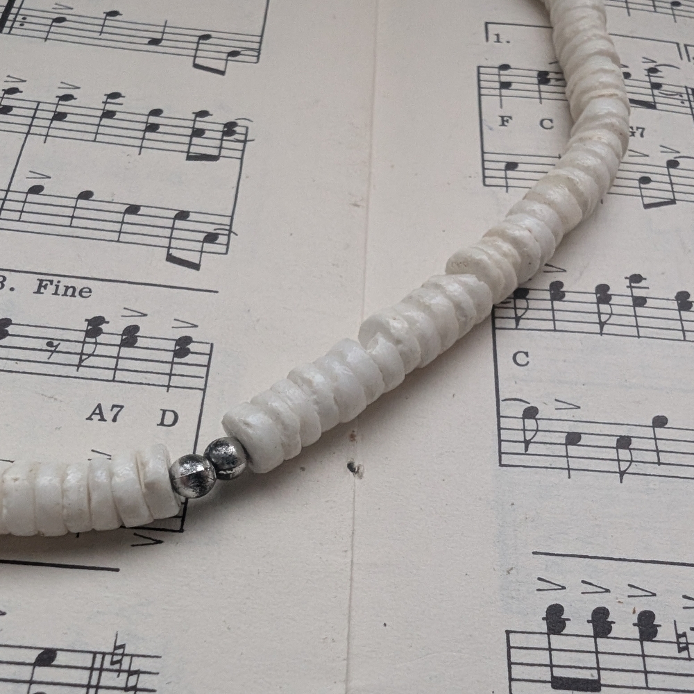 Elegant White Beaded Necklace - Picture 4 of 7